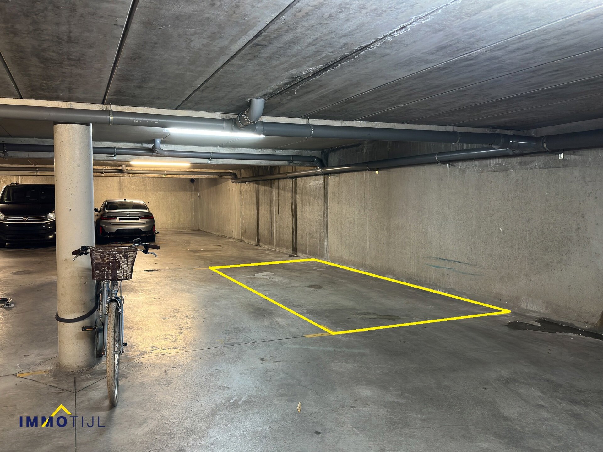 Binnenstaanplaats te koop in Denderleeuw