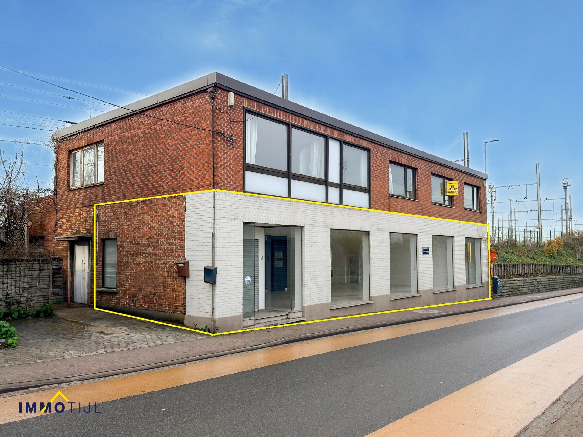 Commercieel gelijkvloers te koop in Denderleeuw