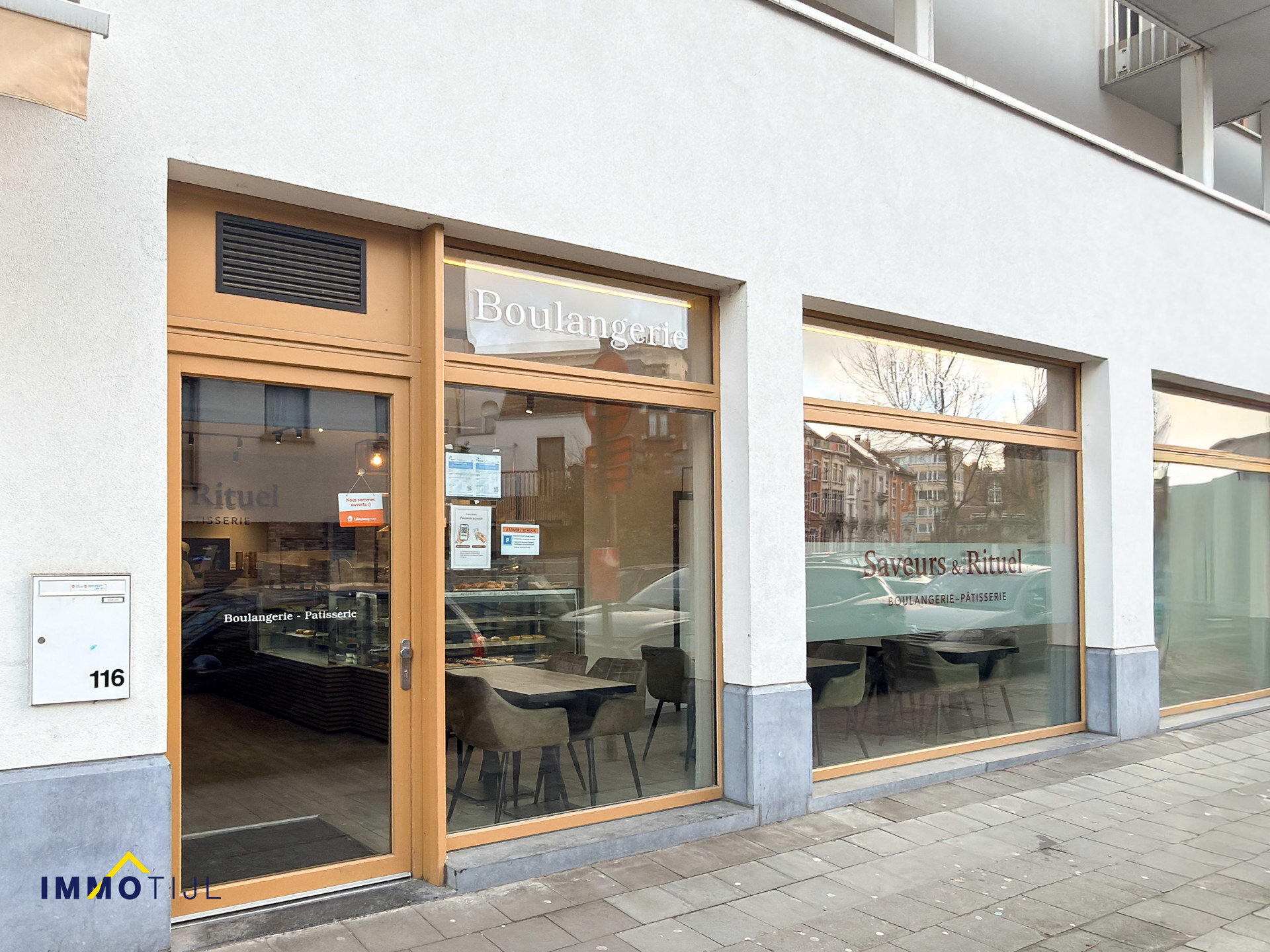 Commercieel gelijkvloers te koop in Laken