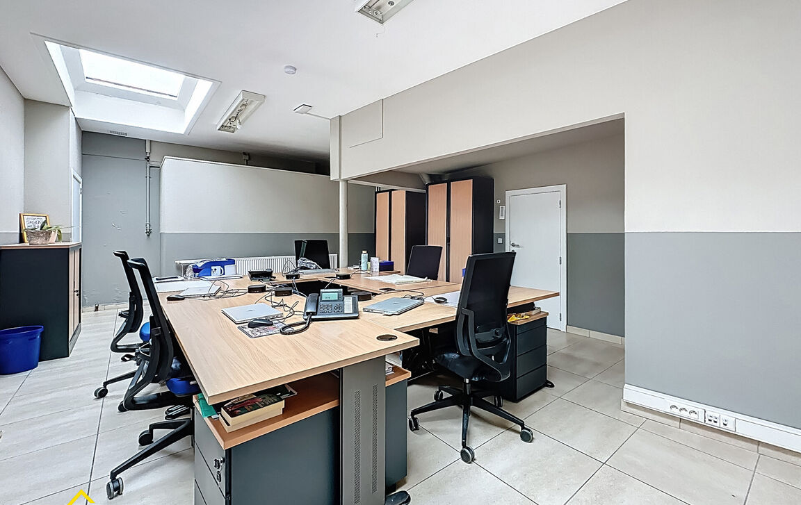 Appartementsgebouw te koop in Limal