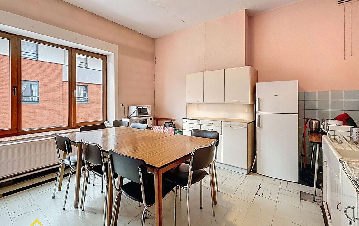 Appartementsgebouw te koop in Limal