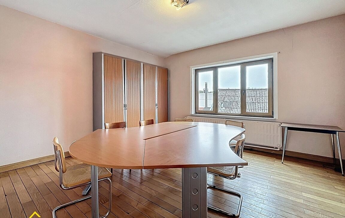 Appartementsgebouw te koop in Limal