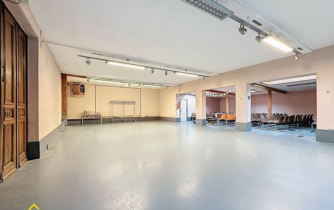 Appartementsgebouw te koop in Limal