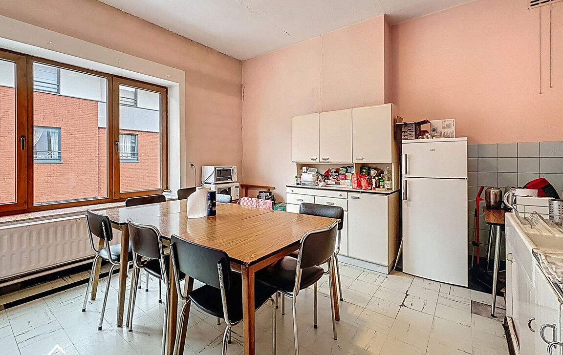Appartementsgebouw te koop in Waver