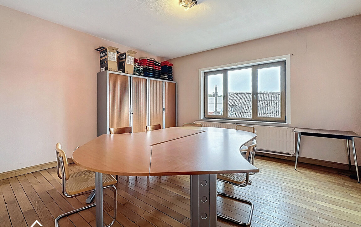 Appartementsgebouw te koop in Waver