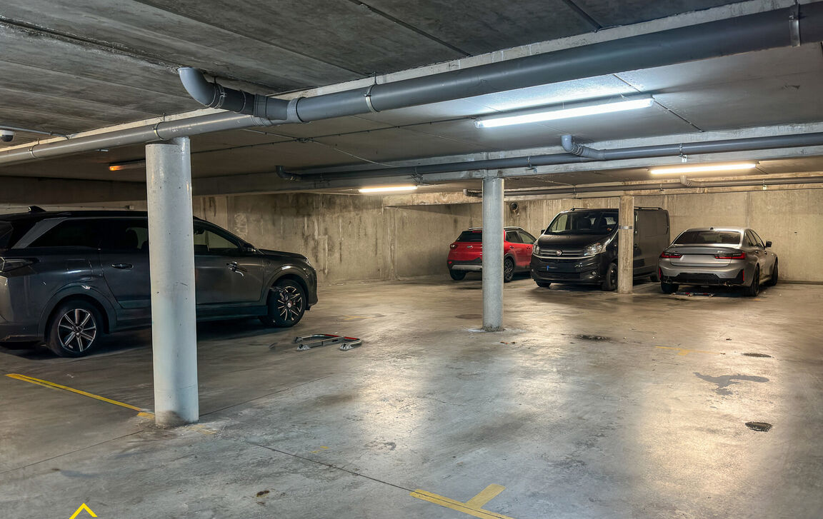 Binnenstaanplaats te koop in Denderleeuw