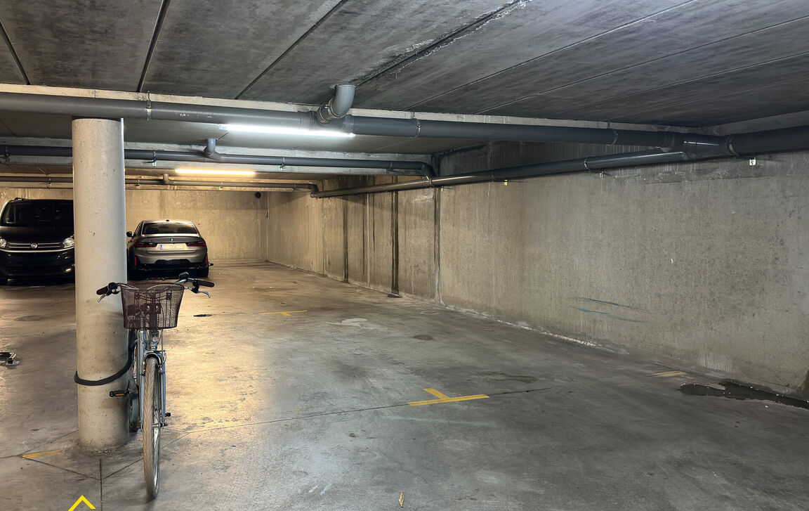 Binnenstaanplaats te koop in Denderleeuw