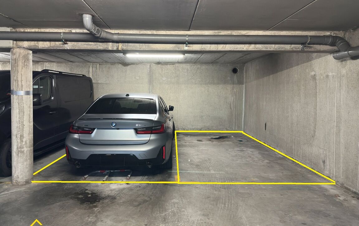 Binnenstaanplaats te koop in Denderleeuw