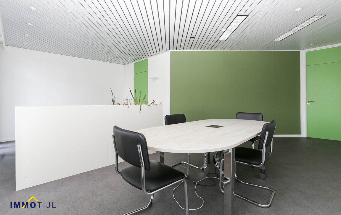 Commercieel gelijkvloers te huur in Lebbeke