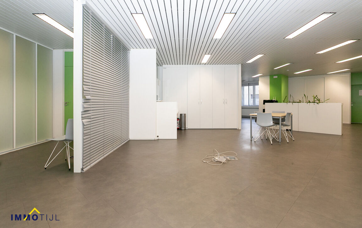 Commercieel gelijkvloers te huur in Lebbeke