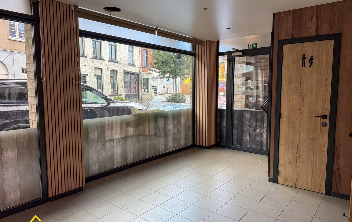 Commercieel gelijkvloers te koop in Aalst