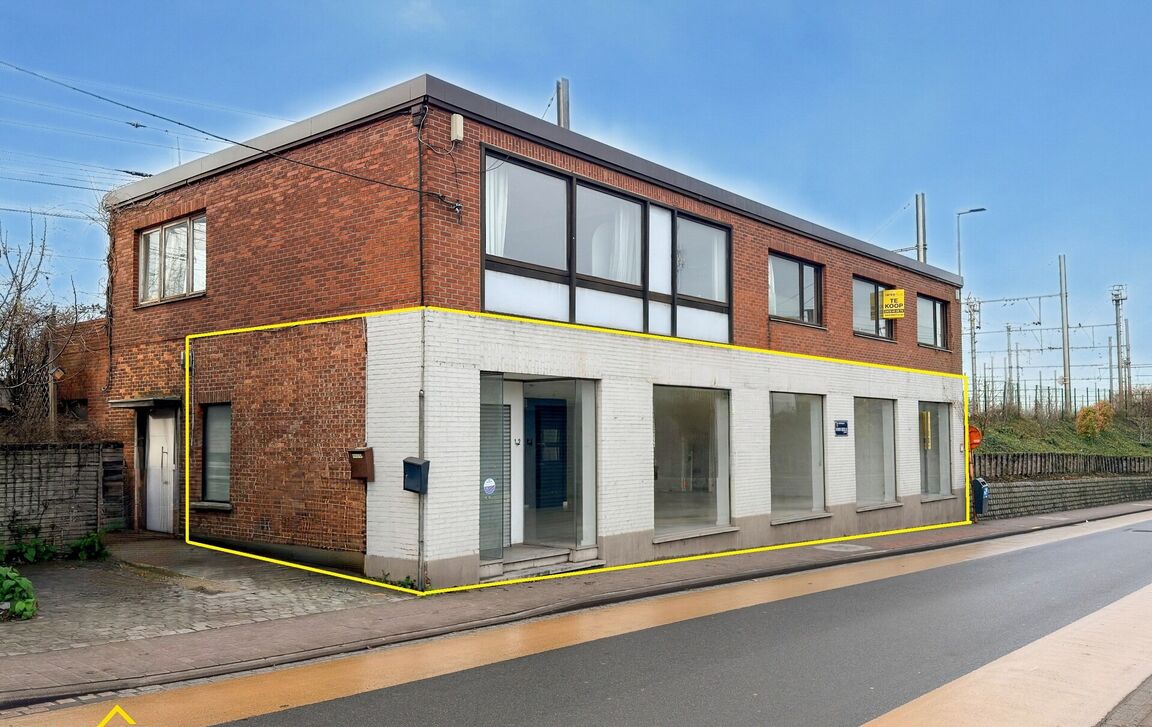 Commercieel gelijkvloers te koop in Denderleeuw