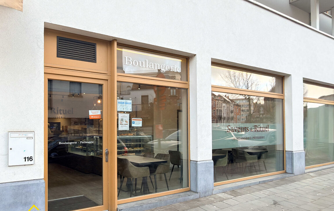 Commercieel gelijkvloers te koop in Laken