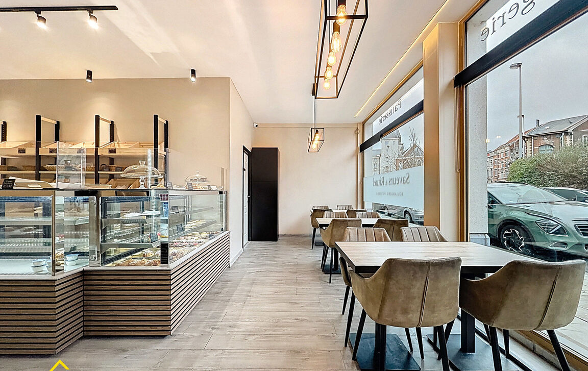 Commercieel gelijkvloers te koop in Laken