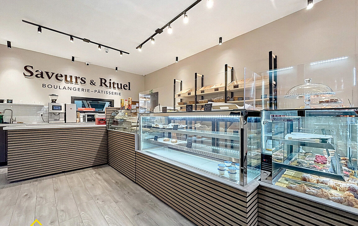 Commercieel gelijkvloers te koop in Laken