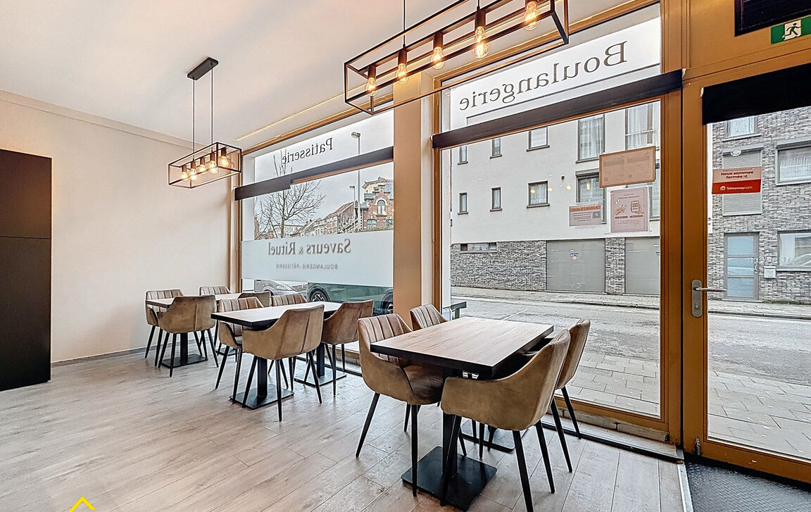 Commercieel gelijkvloers te koop in Laken