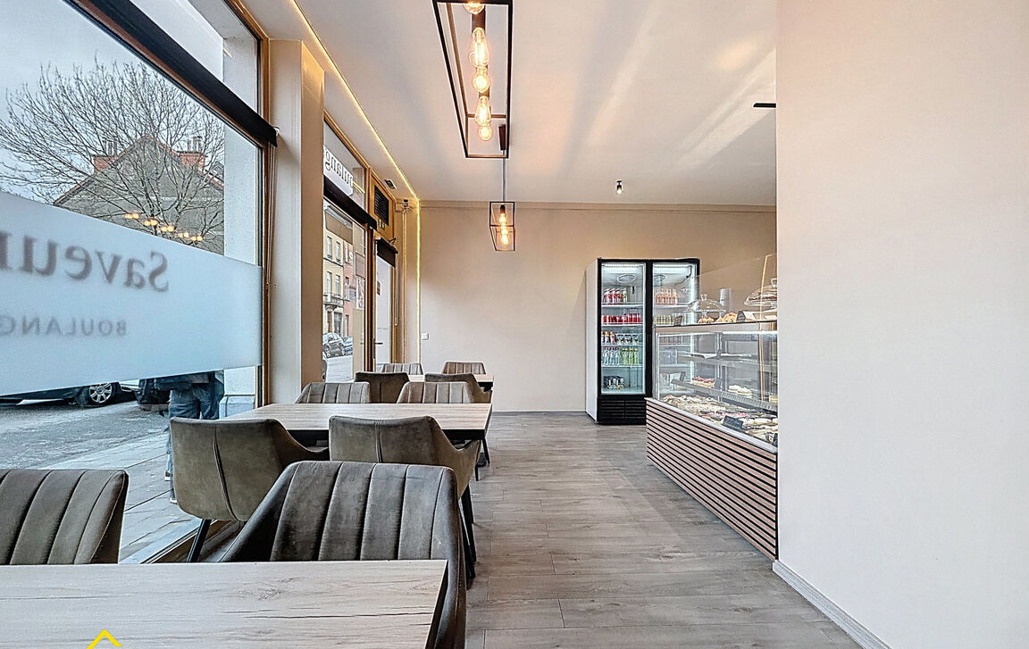 Commercieel gelijkvloers te koop in Laken