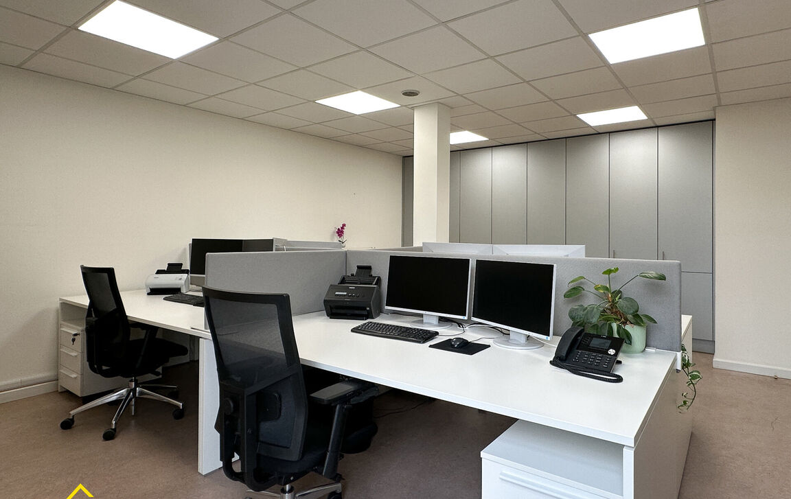 Commercieel gelijkvloers te koop in Ninove