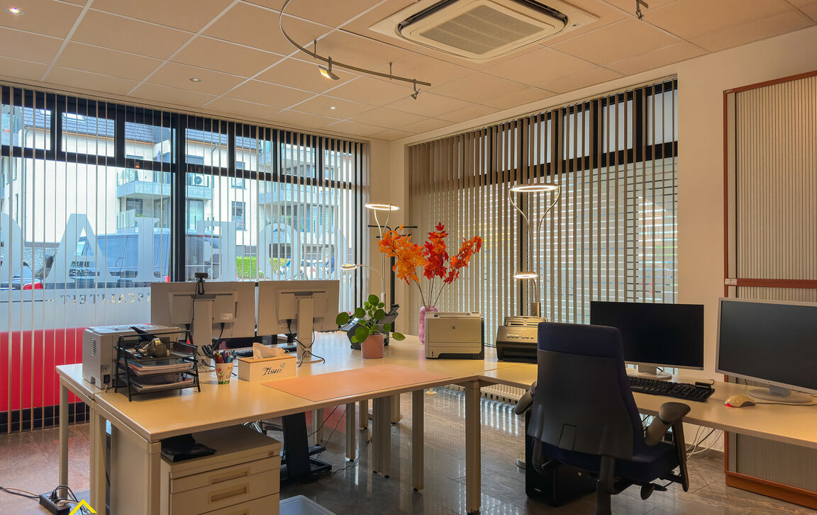 Commercieel gelijkvloers te koop in Ninove