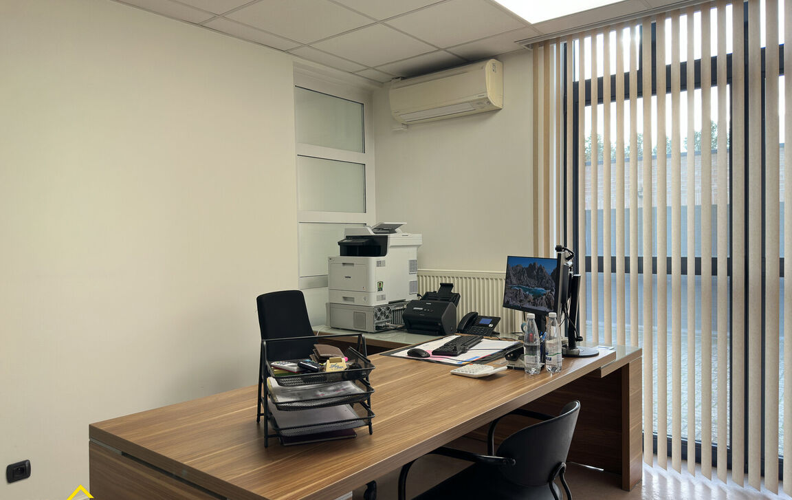 Commercieel gelijkvloers te koop in Ninove