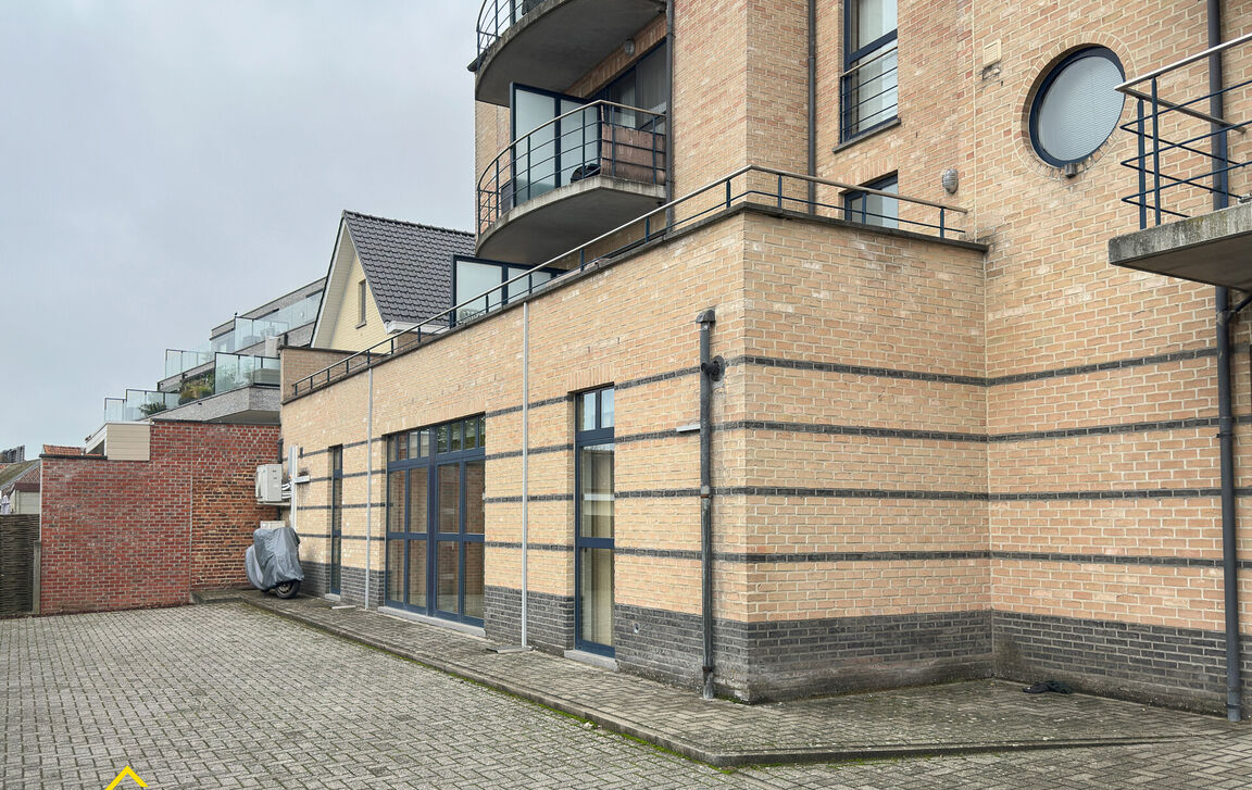 Commercieel gelijkvloers te koop in Ninove
