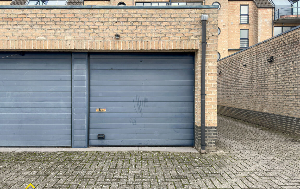 Commercieel gelijkvloers te koop in Ninove