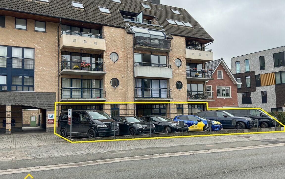 Commercieel gelijkvloers te koop in Ninove
