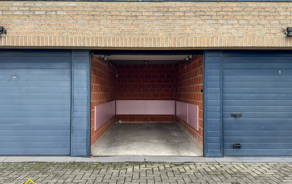 Commercieel gelijkvloers te koop in Ninove