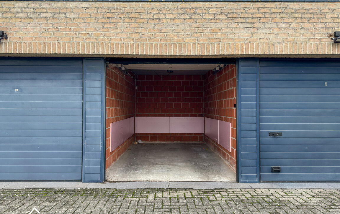 Commercieel gelijkvloers te koop in Ninove