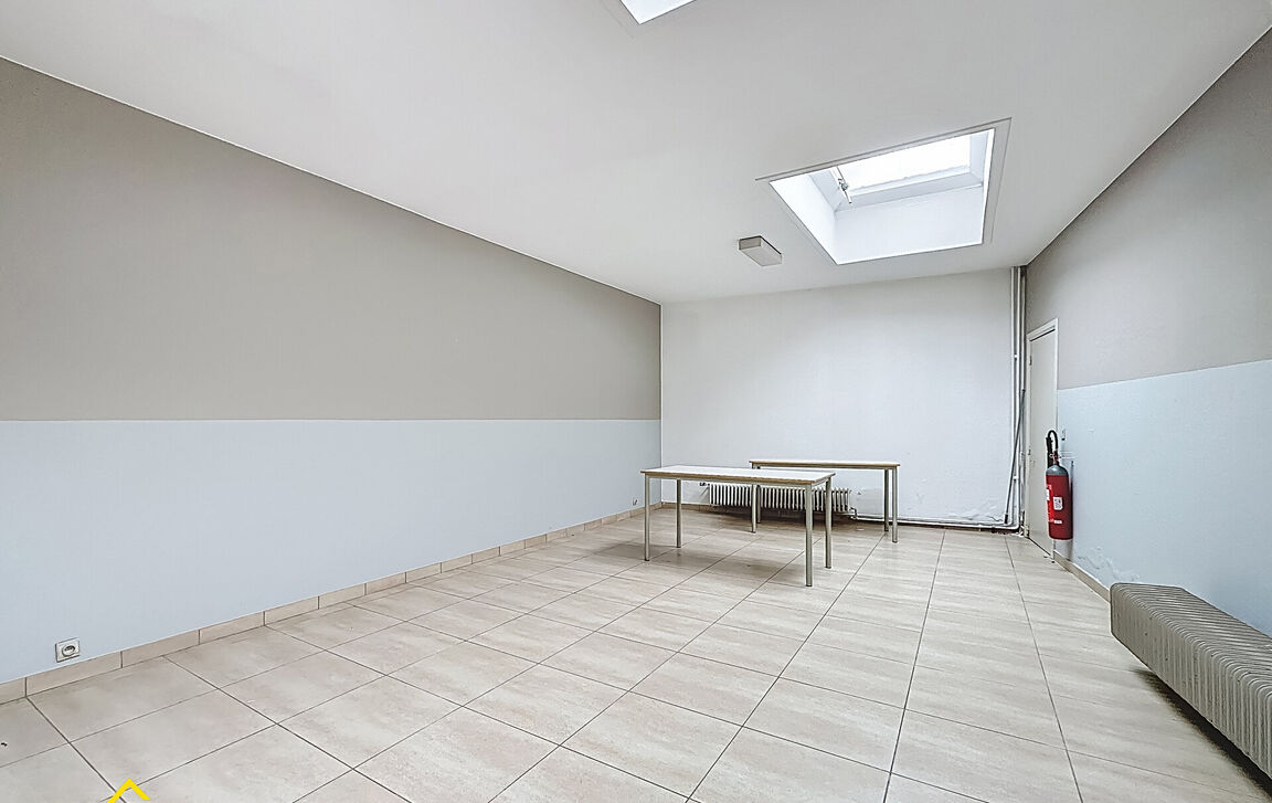 Commerciële building te koop in Limal