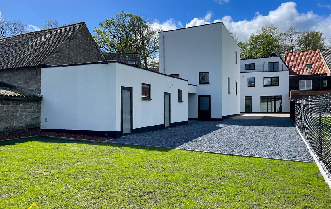 Garage + berging te huur in Berlare