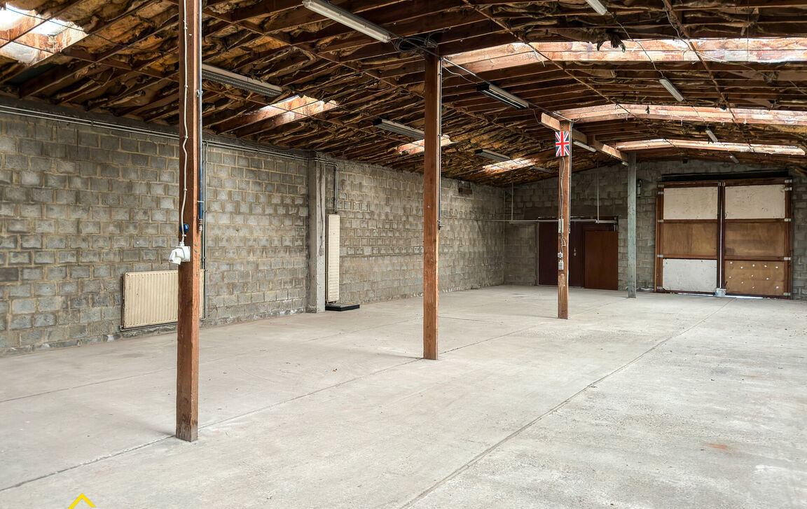 Garage + berging te koop in Denderleeuw