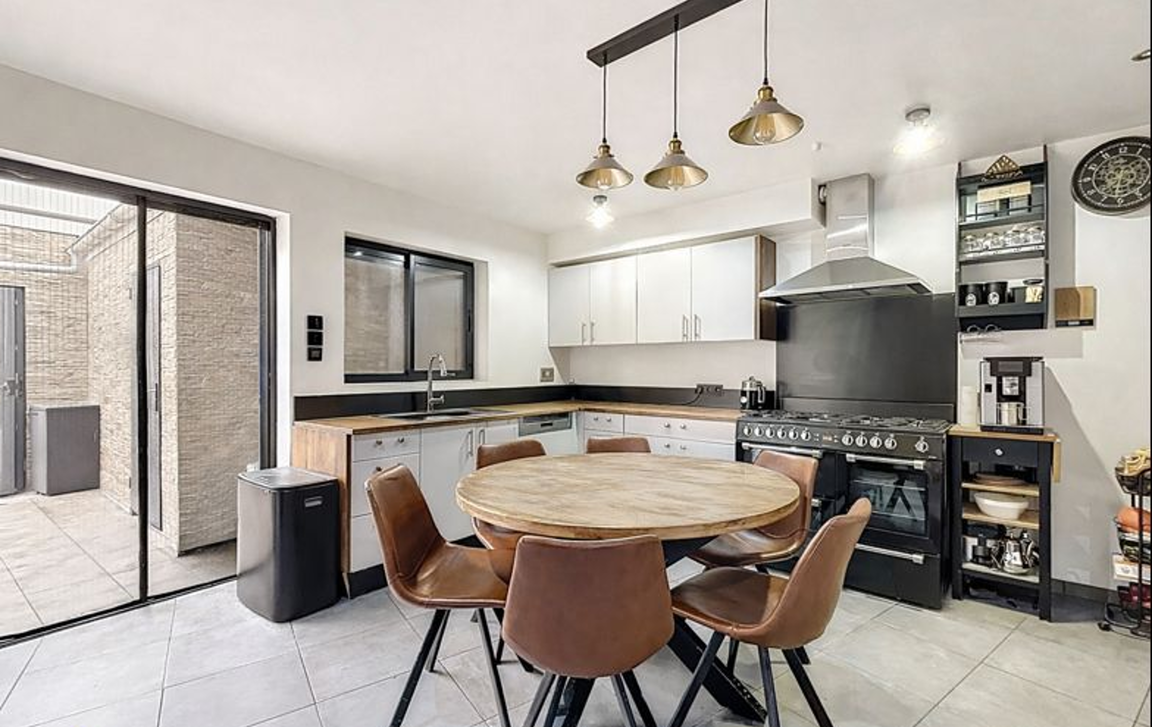 Gebouw voor gemengd gebruik te koop in Denderleeuw