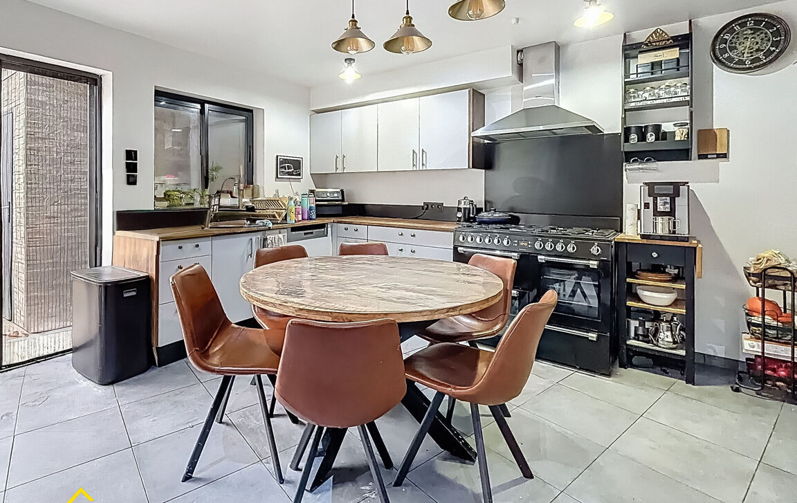 Gebouw voor gemengd gebruik te koop in Denderleeuw