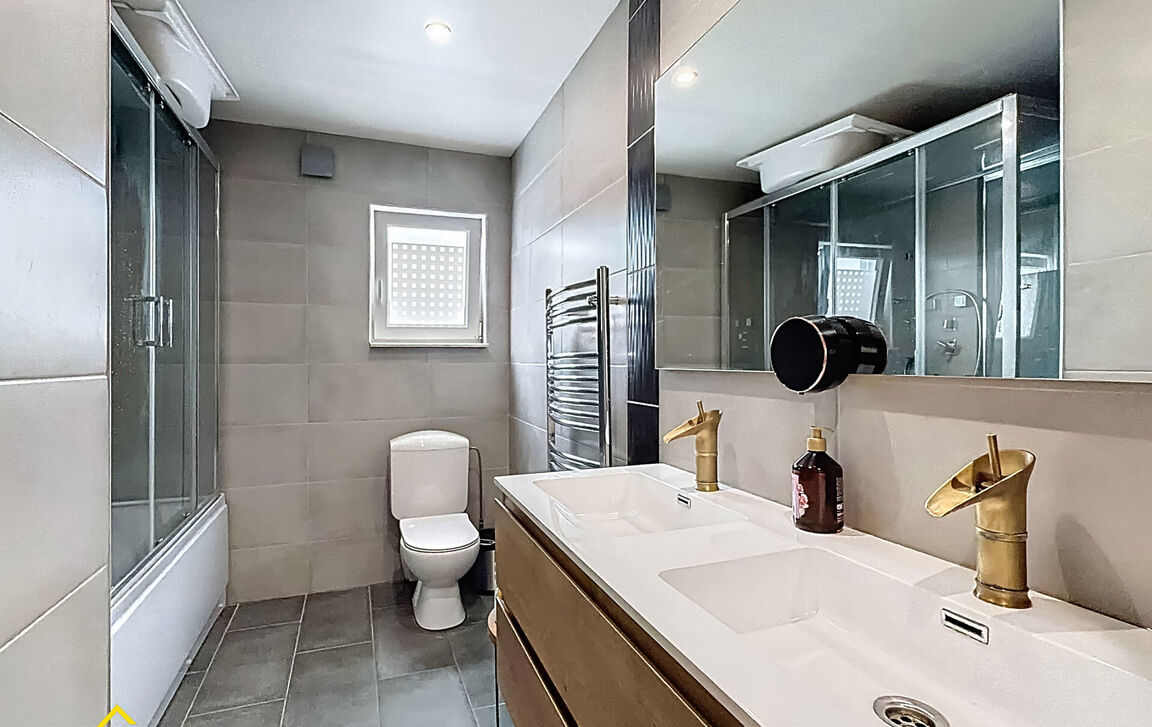 Gebouw voor gemengd gebruik te koop in Denderleeuw