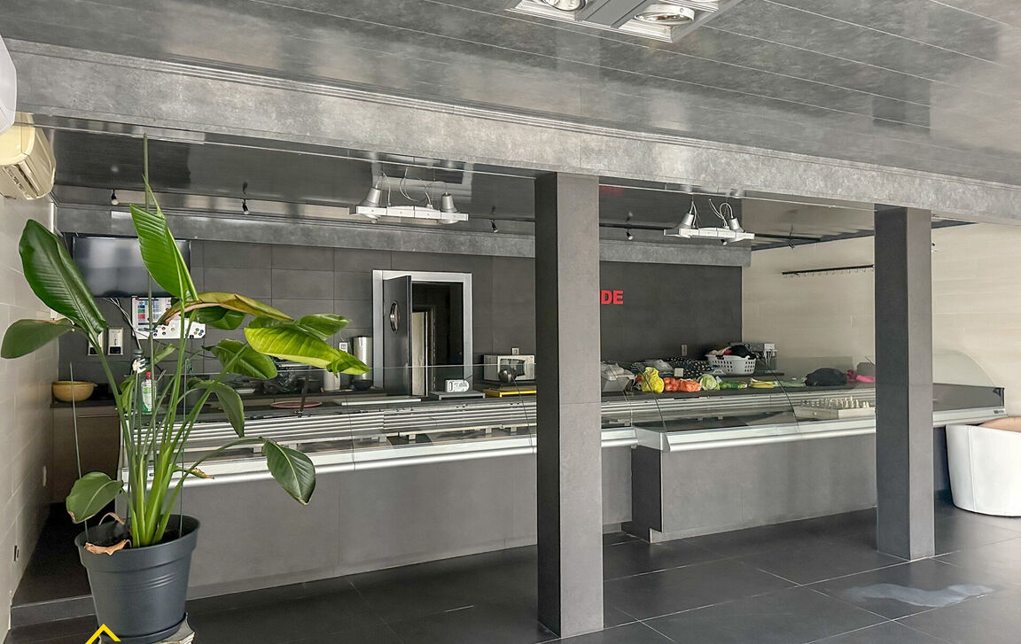 Gebouw voor gemengd gebruik te koop in Denderleeuw