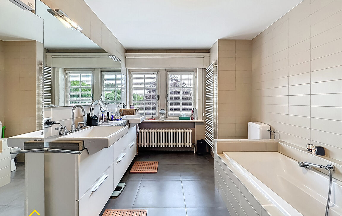 Gebouw voor gemengd gebruik te koop in Geraardsbergen