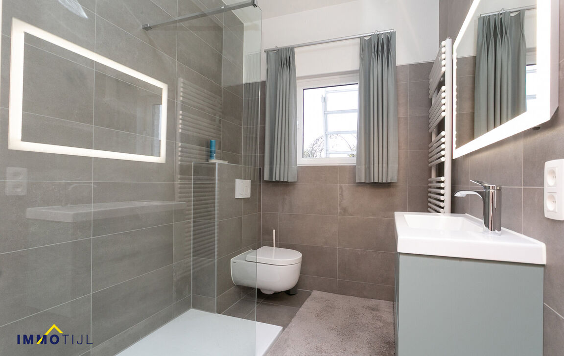 Gebouw voor gemengd gebruik te koop in Lebbeke