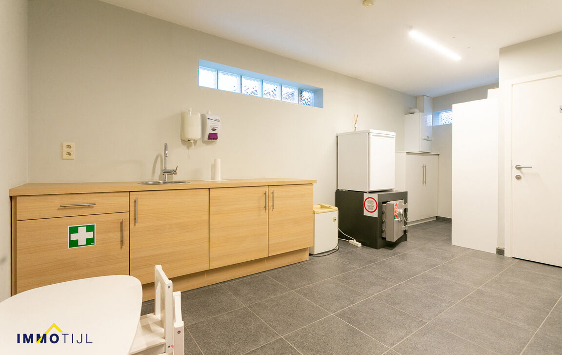 Gebouw voor gemengd gebruik te koop in Lebbeke