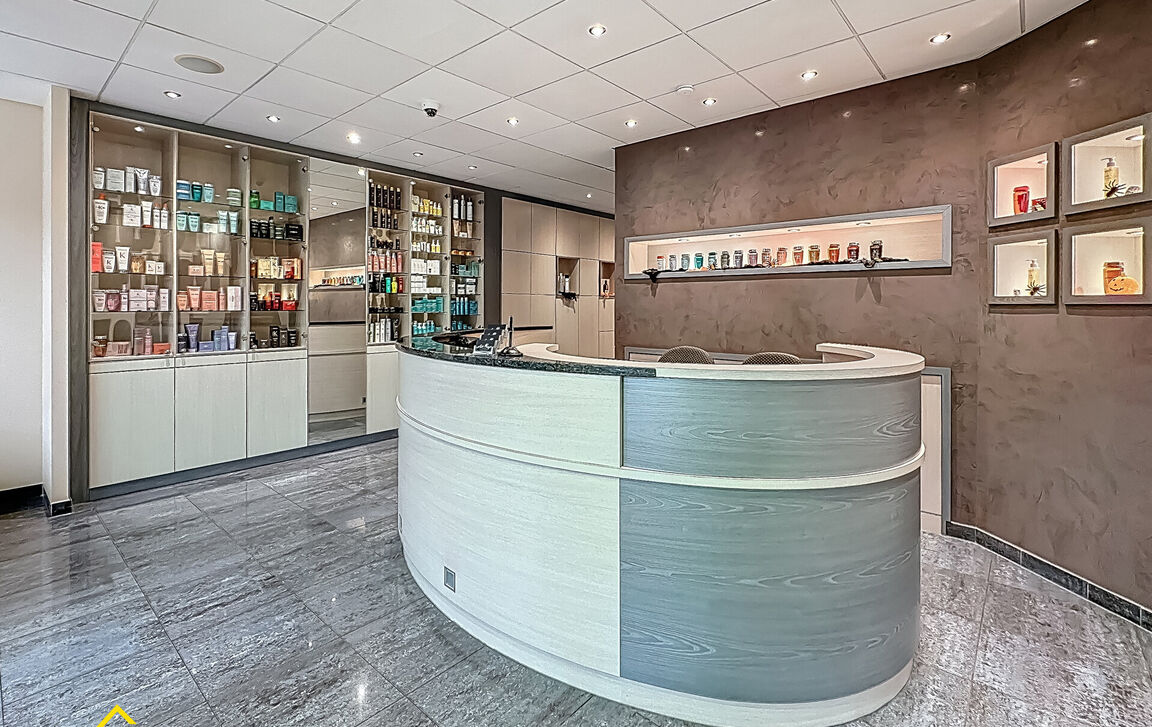 Gebouw voor gemengd gebruik te koop in Ninove