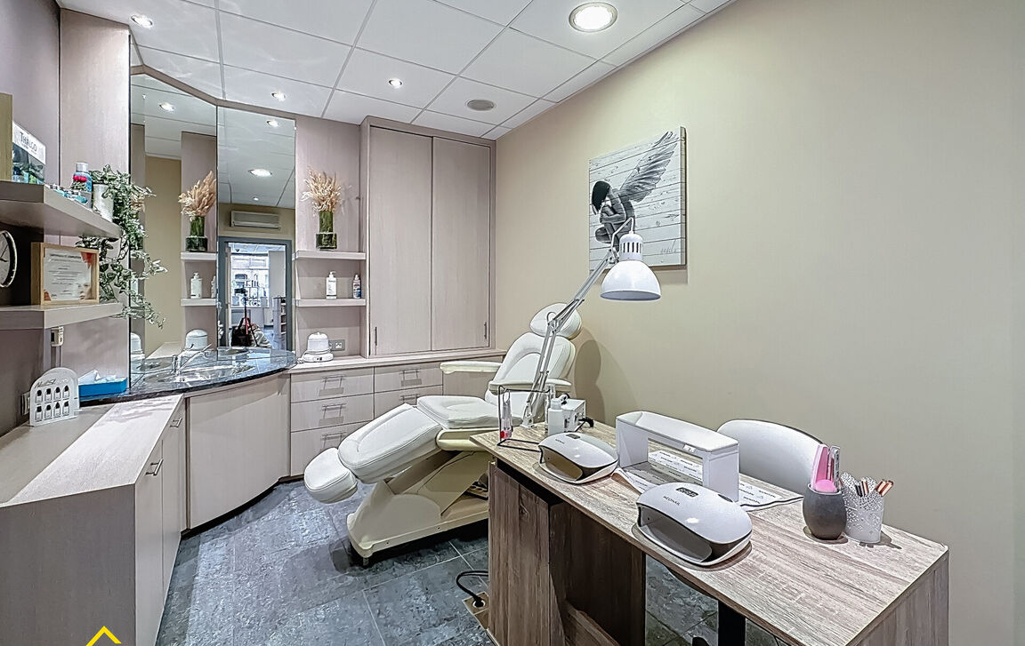 Gebouw voor gemengd gebruik te koop in Ninove