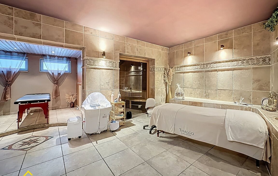 Gebouw voor gemengd gebruik te koop in Ninove