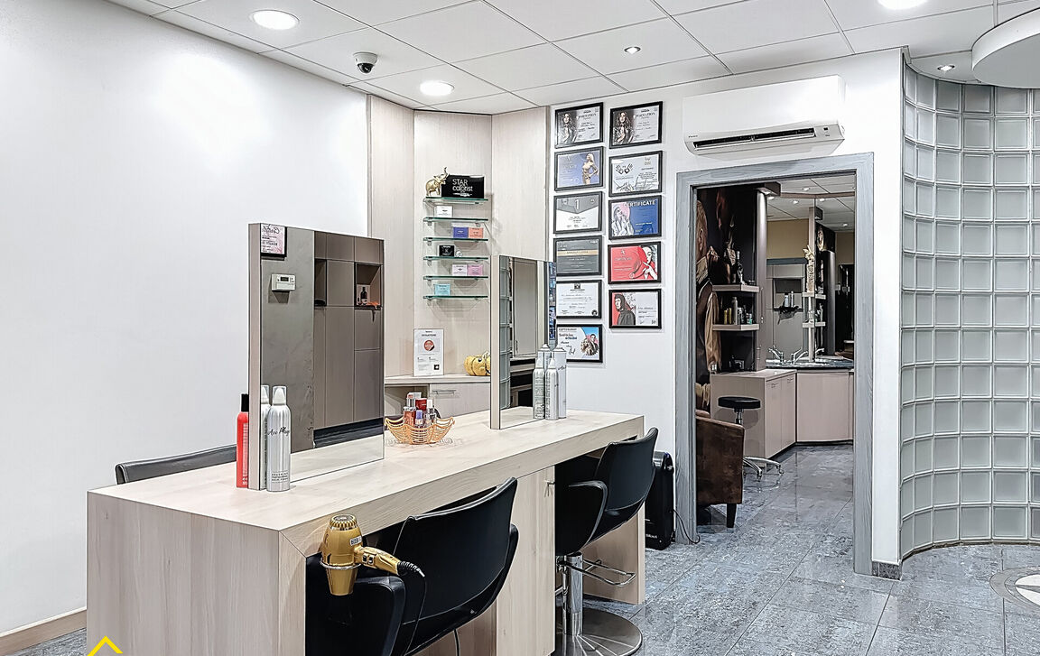 Gebouw voor gemengd gebruik te koop in Ninove