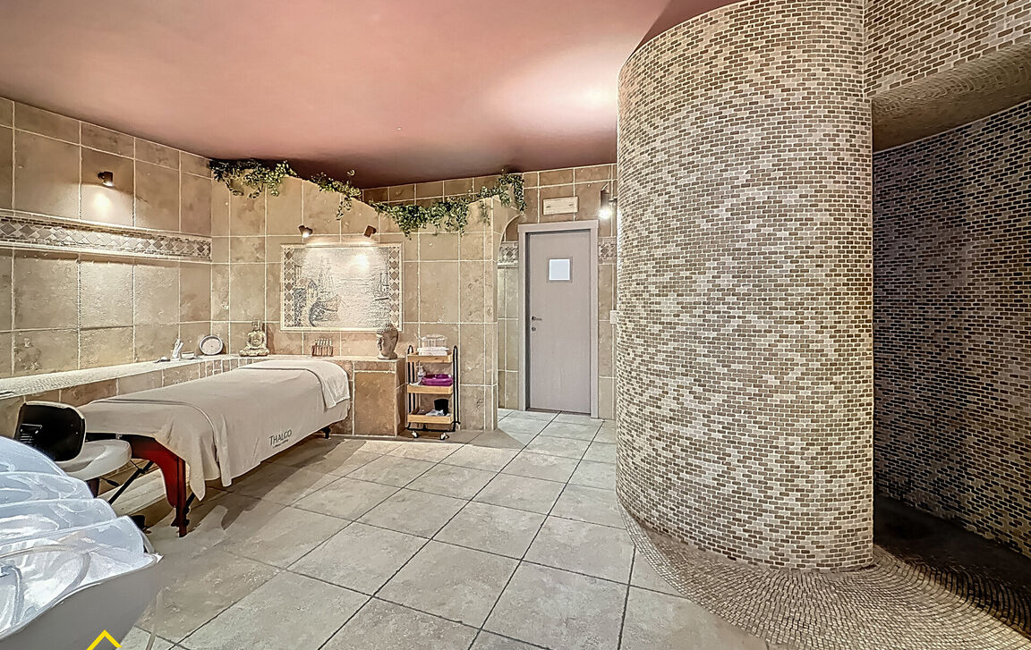 Gebouw voor gemengd gebruik te koop in Ninove