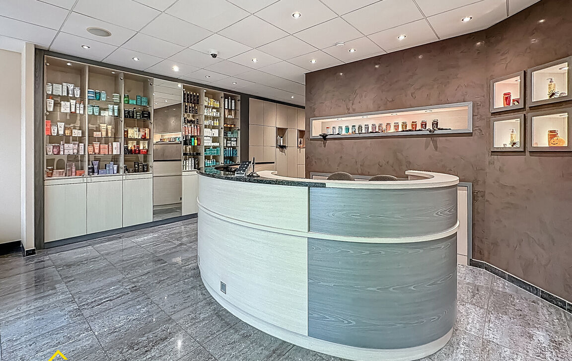 Gebouw voor gemengd gebruik te koop in Ninove