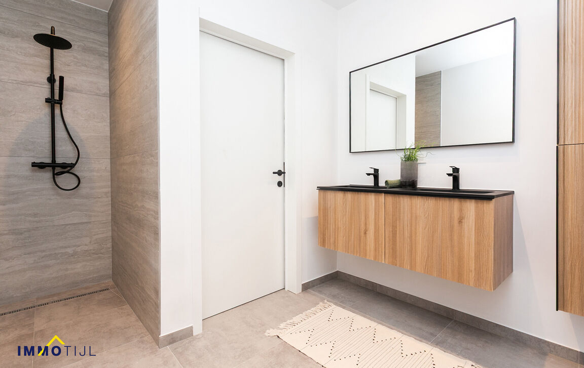 Gelijkvloerse verdieping te koop in Lebbeke