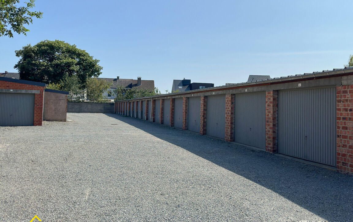 Gesloten garagebox te koop in Aalst