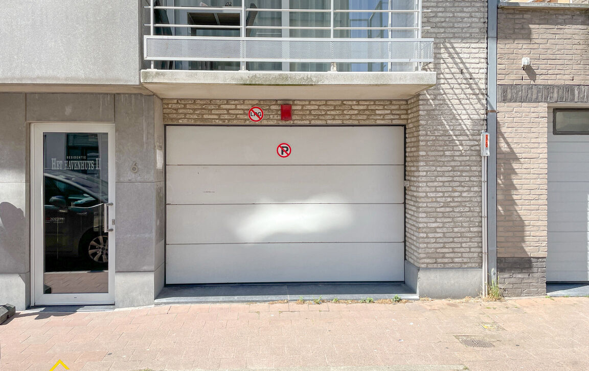 Gesloten garagebox te koop in Bredene