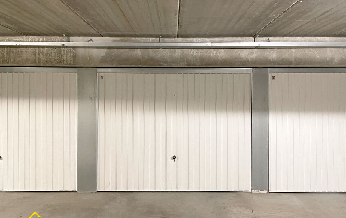 Gesloten garagebox te koop in Bredene