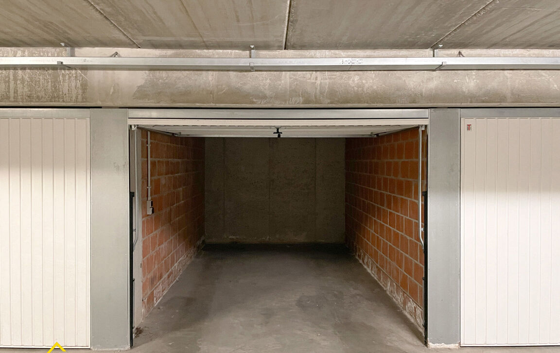 Gesloten garagebox te koop in Bredene